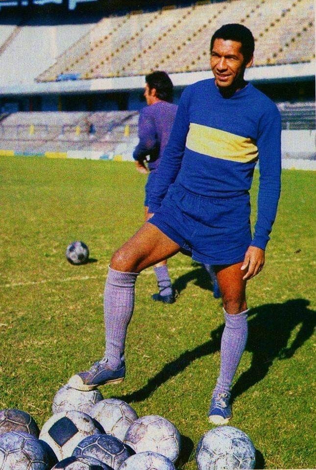 Julio Meléndez Calderón, reconocido por ser el defensor en el ideal equipo de la historia Boquense. Ganó 3 títulos Nacionales con Boca juniors. Peruano, héroe Xeneize.