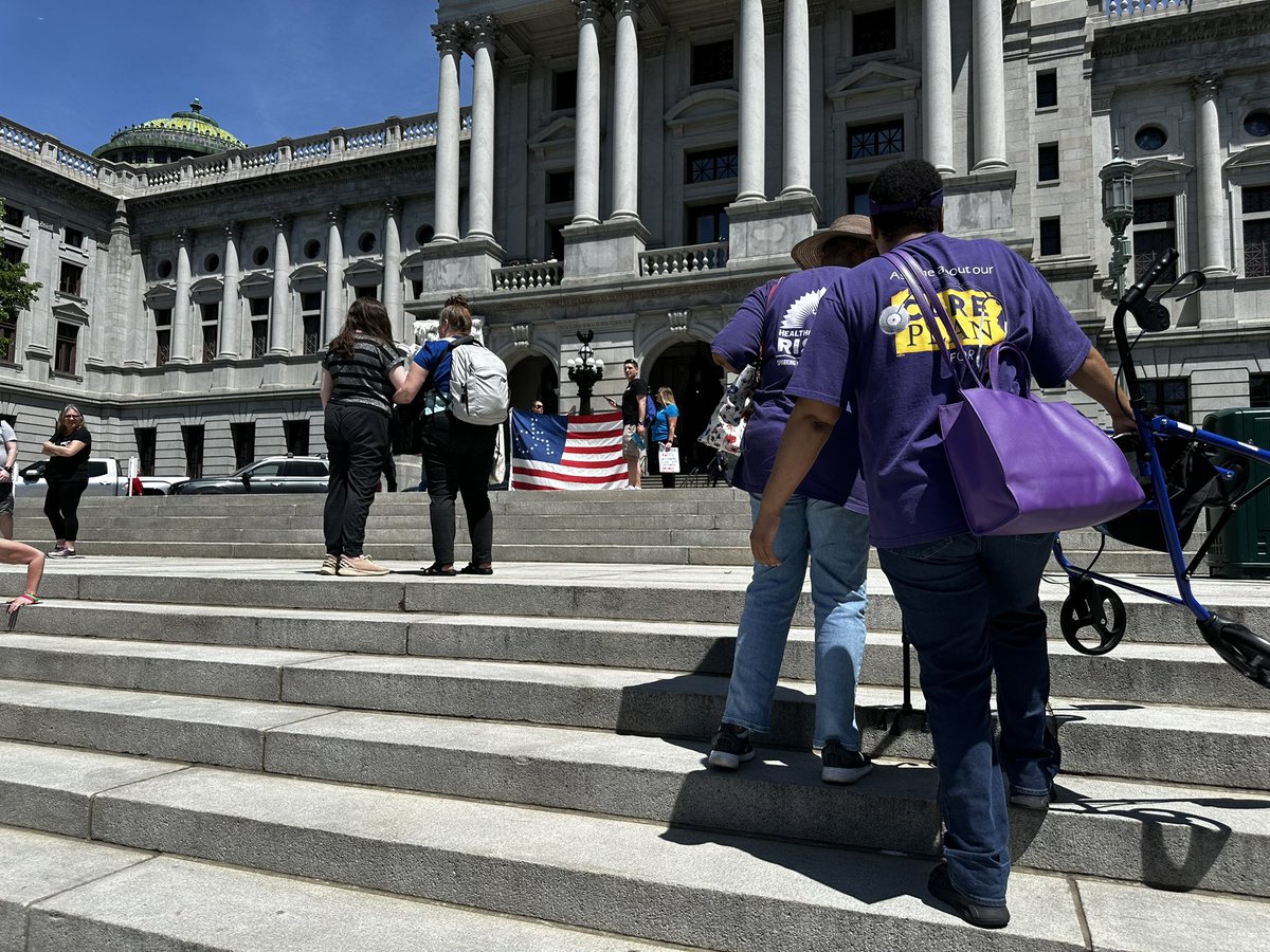 @seiuhcpa @uhwpa members & participants lean on one another to climb the more than 50 steps to the top. #PACapitolClimb #PACapitolClimb Invest in home and community personal assistance services & equal accessibility!