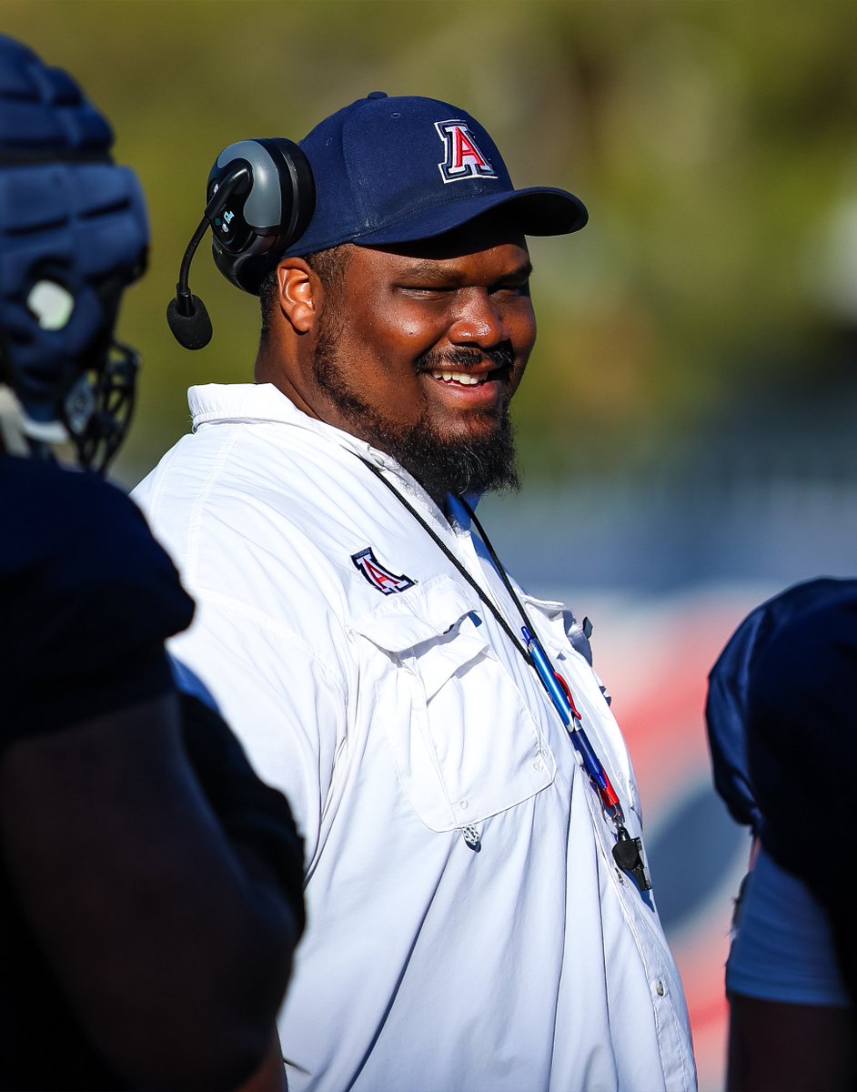 𝐇𝐚𝐩𝐩𝐲 𝐁𝐢𝐫𝐭𝐡𝐝𝐚𝐲 <a href="/CoachOglesby/">Josh Oglesby</a>! 🎉🎂🎈