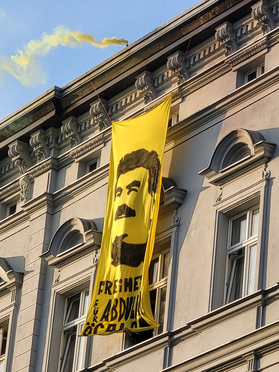 Freiheit für Abdullah Öcalan. Karl-Marx-Allee #R1MB