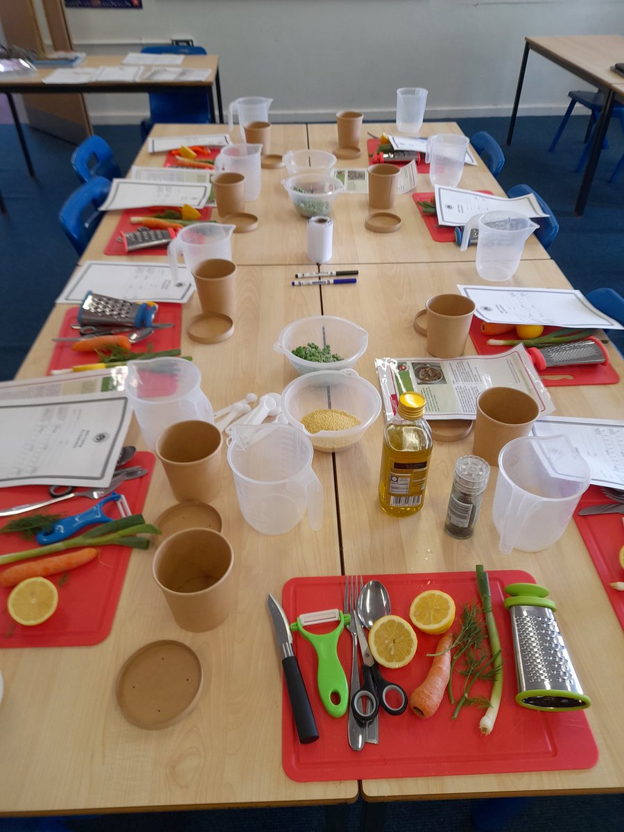 A different type of staff meeting @MardenValeCalne with a food preparation session @PhunkyFoods @wiltscouncil #Nutrition #teachinglifeskills