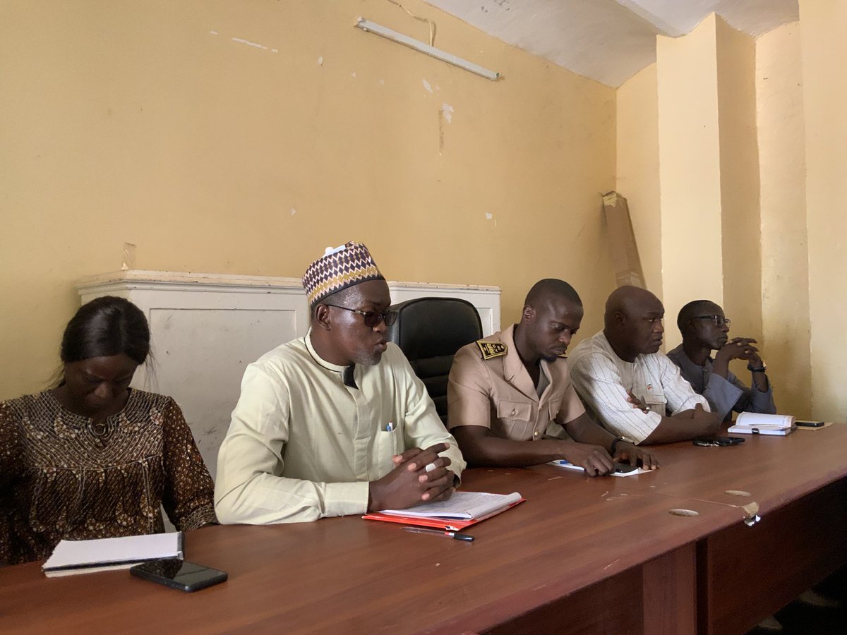 Dams_Senegal's tweet photo. Des kits scolaires, des kits d’hygiène et des manuels didactiques au programme ont été remis aux adolescentes vulnérables bénéficiaires de la composante 2 du projet ISMEA dans le département de Bakel.
🇸🇳🖊️📏🧼📚📙📓📐🪥 https://t.co/kKdhqAcure