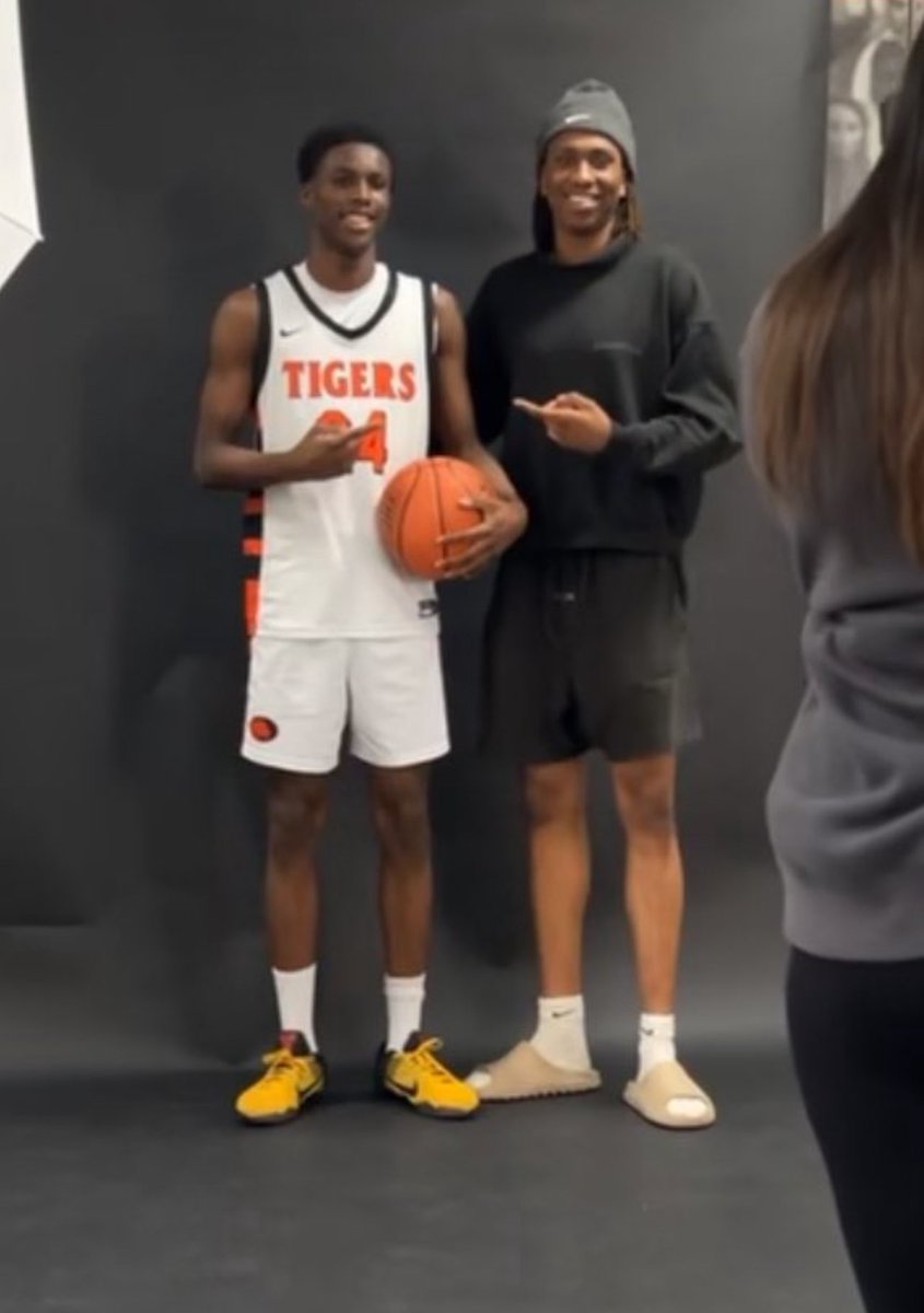Frisco Memorial Basketball (@friscomemo_bb) on Twitter photo Come celebrate <a href="/Javaun2H/">Javaun Henderson</a> signing to <a href="/ECUTigersMBB/">East Central MBB</a> Friday May 3rd at 3:30pm in the Main Gym!!! Don’t be late. 
#ChasingGreatness
#BeGreat
@2018Memorial <a href="/Friscoisdsports/">Official Frisco ISD Sports</a> <a href="/MHSWarriorStuCo/">Memorial Student Council</a> Come celebrate <a href="/Javaun2H/">Javaun Henderson</a> signing to <a href="/ECUTigersMBB/">East Central MBB</a> Friday May 3rd at 3:30pm in the Main Gym!!! Don’t be late. 
#ChasingGreatness
#BeGreat
@2018Memorial <a href="/Friscoisdsports/">Official Frisco ISD Sports</a> <a href="/MHSWarriorStuCo/">Memorial Student Council</a>