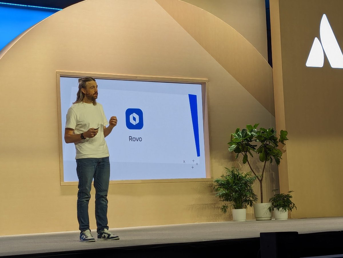 @Atlassian @mcannonbrookes In the 'one last thing' moment, @mcannonbrookes announces a new knowledge management and action product across the @Atlassian portfolio of products and beyond, Rovo. #AlassianTeams24