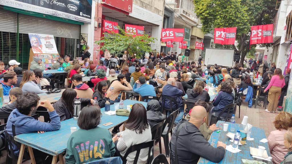 #1deMayo ✊🏼🚩

En este Día Internacional de los Trabajadores, @NicolasdelCano se suma al almuerzo en Rosario.

Junto a @OctavioCrivaro, decenas de trabajadores, docentes, miembros de las asambleas barriales, aceiteros y luchadores, nos seguimos organizando en todo el país.