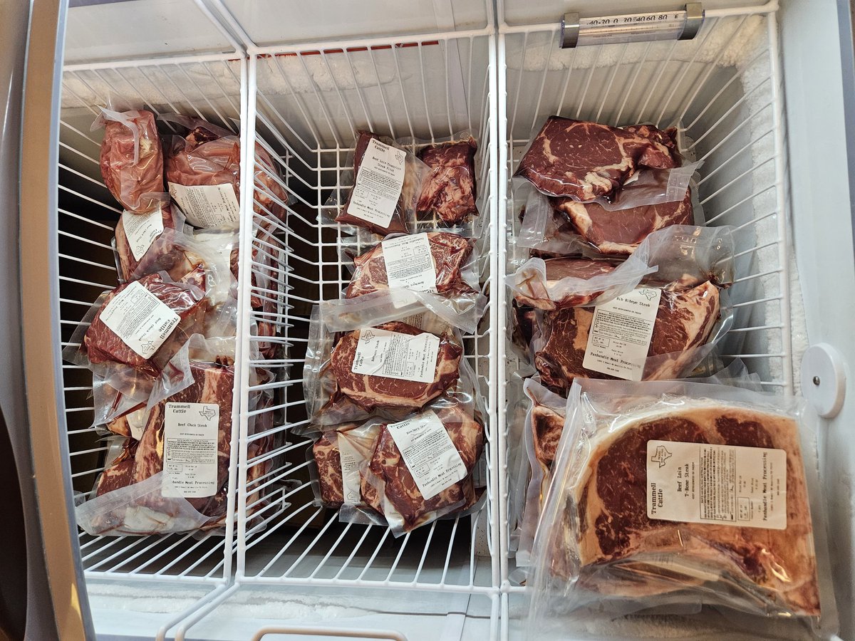 Lunch time decisions are so difficult. 

Too many choices here at the.

ranchersstorefront.com 

@beefinitiative 

Waiting on a shipment of #Tomahawks as well🤝🕶
#BeefIntelligence 

#Picanha it is!