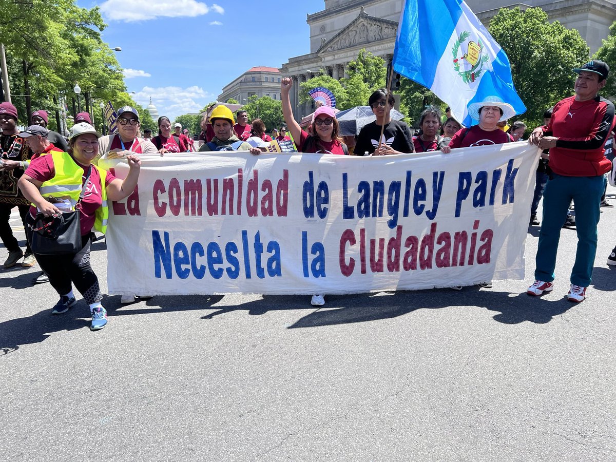 @POTUS @SEIU @32BJSEIU @ALIANZAAMERICAS @HaitianBridge @AmericasVoice @maketheroadnv @adhikaar @UndocuBlack @AfricansUS @FWDus @UHLocal25 @unitehere It is #MayDay2024 and Immigrant rights activists are marching the @WhiteHouse to demand @POTUS @JoeBiden @VP @KamalaHarris to support Temporary Protective Status, DED, & #WorkPermits for those who risk their lives every day: essential workers.