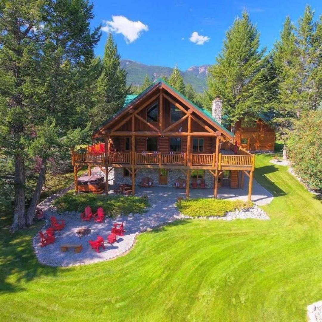 🏔 Introducing our latest listing, where dreams become reality! 7 Bedrooms and 5 Bathrooms on 1.57 acres with lake access!

Give Doran Cain a call to book a tour! 

☎️
250-342-1629

View more: realestateinvermere.ca/officelistings…

Listing price: $2,550,000

#realestateinvesting #Canada #homes