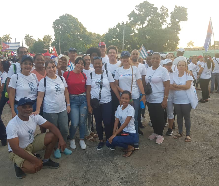 Que siempre exista la felicidad en nuestros trabajadores!!. La #CienciaCubana y el @FinlayInstituto seguirán apostando por la alegría de nuestro Pueblo!!#CubaViveyVence