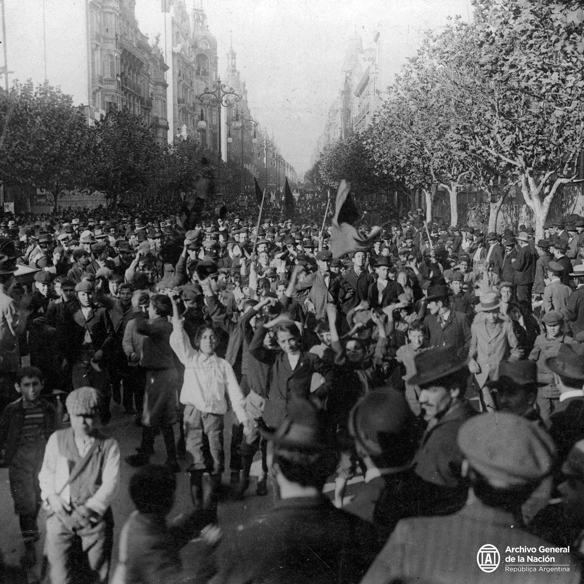 Día de las o los trabajadores!
La #felicidad quedará para otro momento...