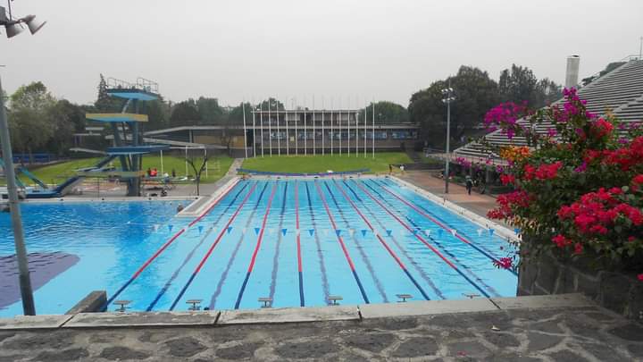 @archi_tradition The swimming pool with a beach-like section to its left.