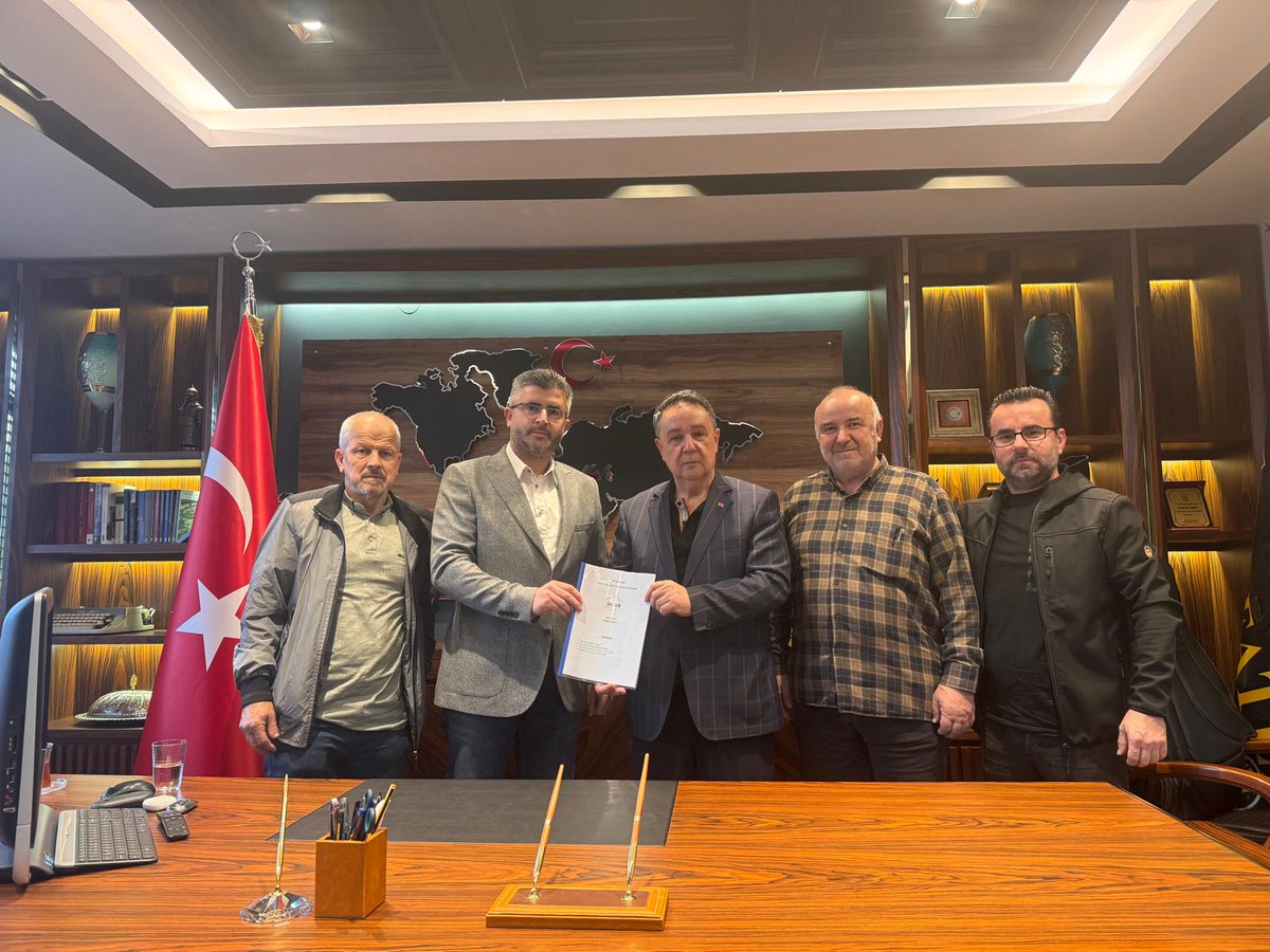 iytdernegi's tweet photo. Bugün İmar Yasasına Takılanlar Derneği olarak @bbpgenelmerkez Genel Başkan Yardımcısı Sayın @AlfatlEkrem ziyarette bulunduk. Sıcak ve yakın karşılaması nedeniyle kendisine çok teşekkür ediyoruz.

@TBMMresmi Komisyonuna verilen İmar Kanununda Değişiklik Yapılmasına ilişkin kanun teklifinden bahsettik. 

Devletimizin elindeki sağlam ve riskli yapı stokunu bilmesi, ileride yaşanabilecek bir afet durumunda önceden tespitlerin yapılması, tedbirlerin alınması, sağlam yapı stokunun korunması, riskli olanların güclendirme yada kentsel dönüşüme katılması noktasında fikir alışverişinde bulunduk.

@bbpgenelmerkez 
@Desticikurumsal 
@Mustafa_Destici 
@AlfatlEkrem 
@AlaattinCakir07