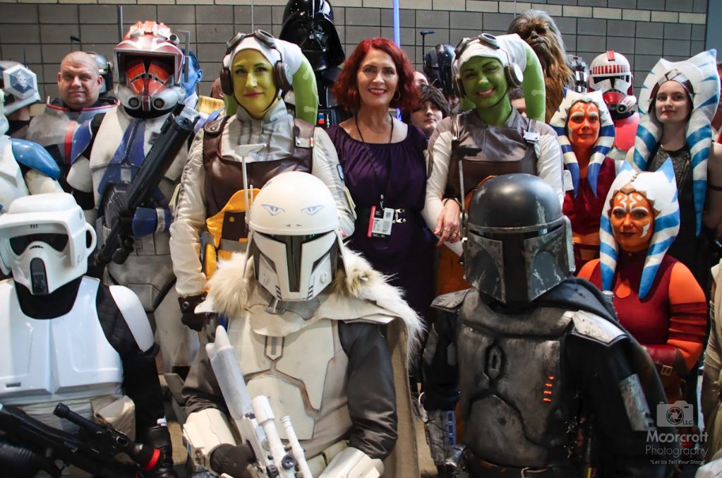 Huge thanks to my #StarWarsFamily last weekend in Chicago at @c2e2! Love you with all my heart #RebelLegion #501st & #MandoMercs! And of course, I love all the HERAs!!! xo 💚💚💚 @rebellegion @501stLegion @mandomercs 🫶 Thank you @7BucksAPop for having me! And @CelebWorx