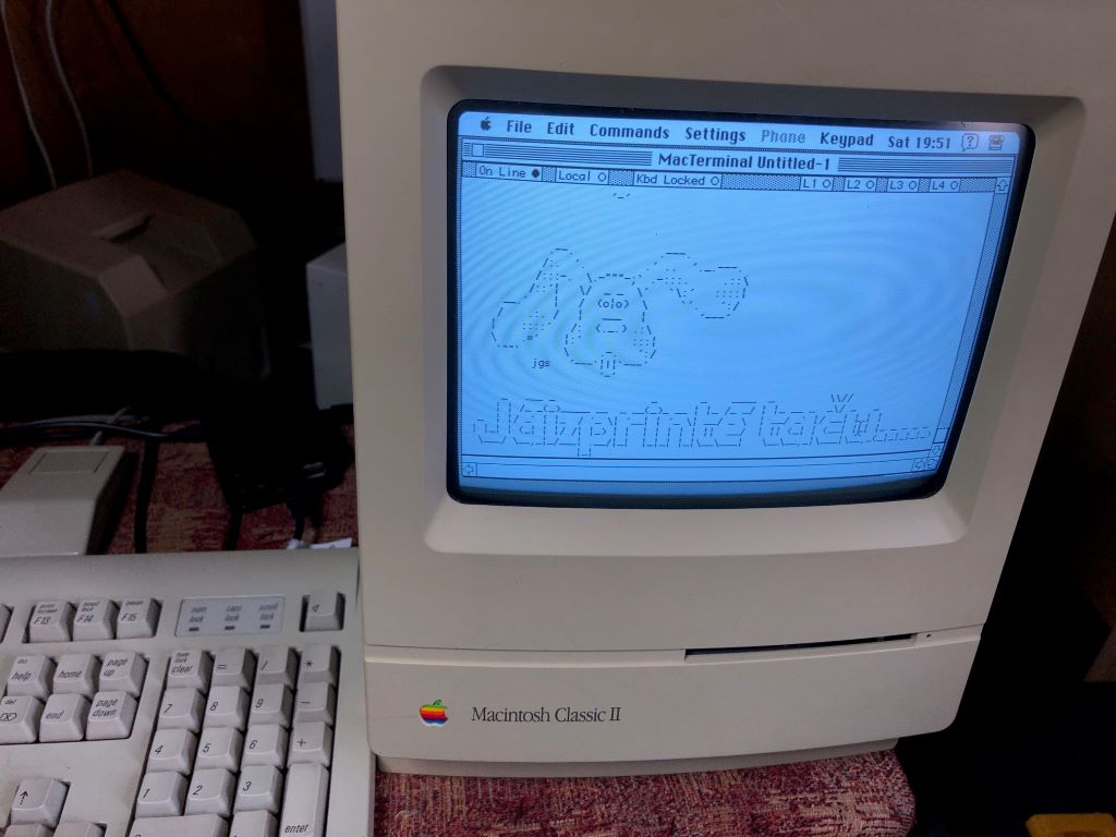 Datorvēsture liek visu pie malas jo jāsveic <a href="/kodolskiltava/">Kodolšķiltava.</a> un jāprintē...
Lai daudz laimes, tērējot maz bitu.