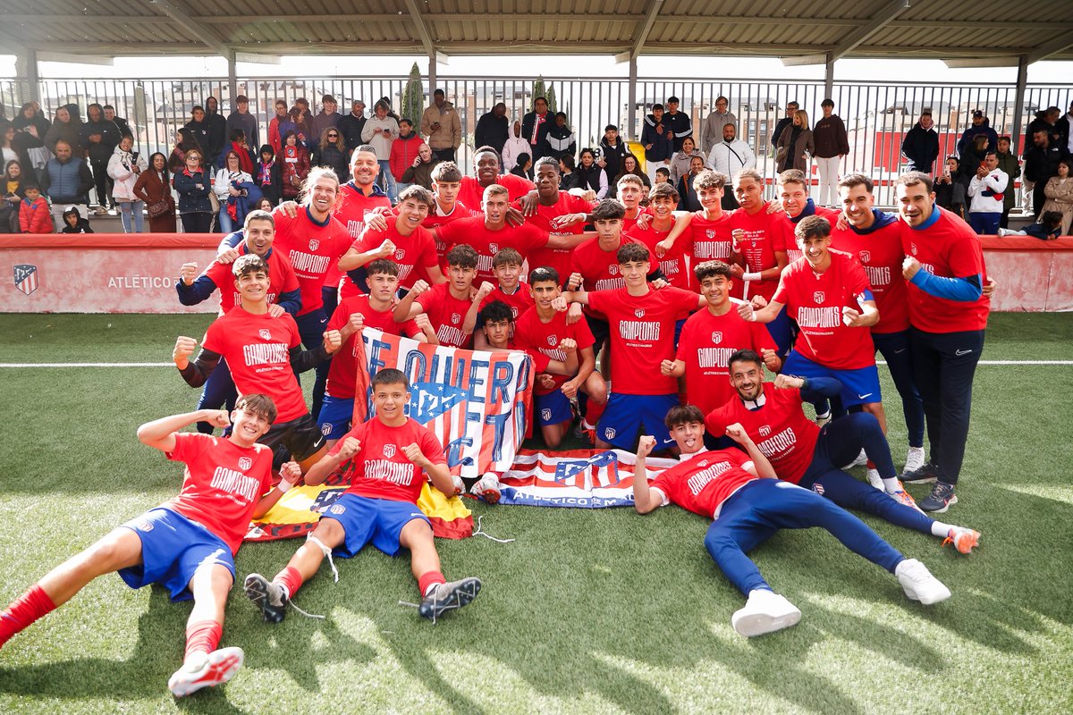 🏆 ¡El Cadete A, campeón de Liga! ❤️🤍 🔗 loom.ly/thSrx_w 💪 ¡Qué pedazo de temporada, equipo! 👏