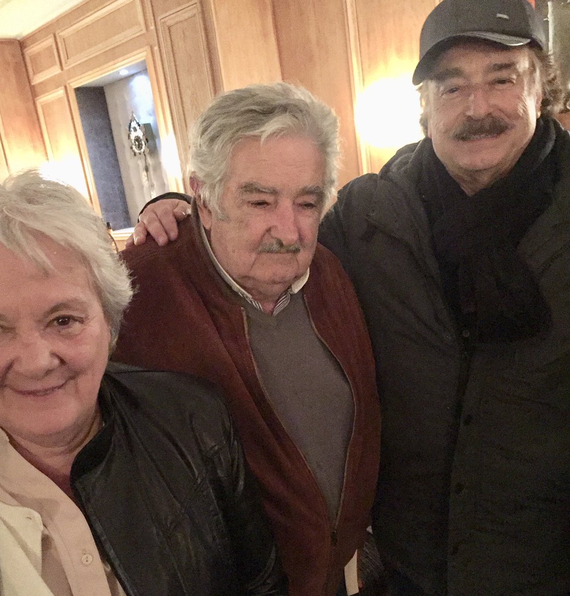 Todo mi apoyo y mi afecto al amigo Pepe Mujica. Vencerás esa enfermedad como venciste en tantas batallas querido Pepe! A ti y a Lucía, mi cariño más solidario!🥰🥰✌🏽