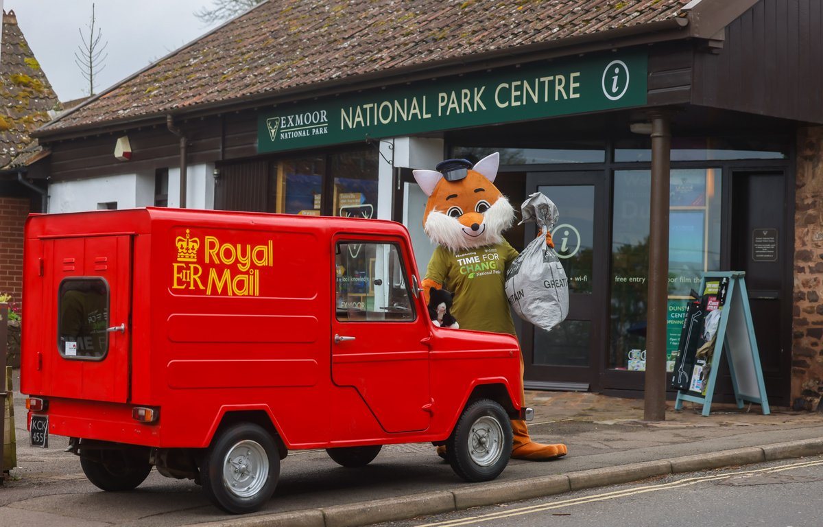 The League Against Cruel Sports’ fox postie Vinny arrived at Exmoor National Park to deliver over ten thousand of your postcards to the park authority asking them to ban hunting on park land 🦊 Help by writing to the park authority today👇 leagueacs.co.uk/j7zN1 #TimeForChange