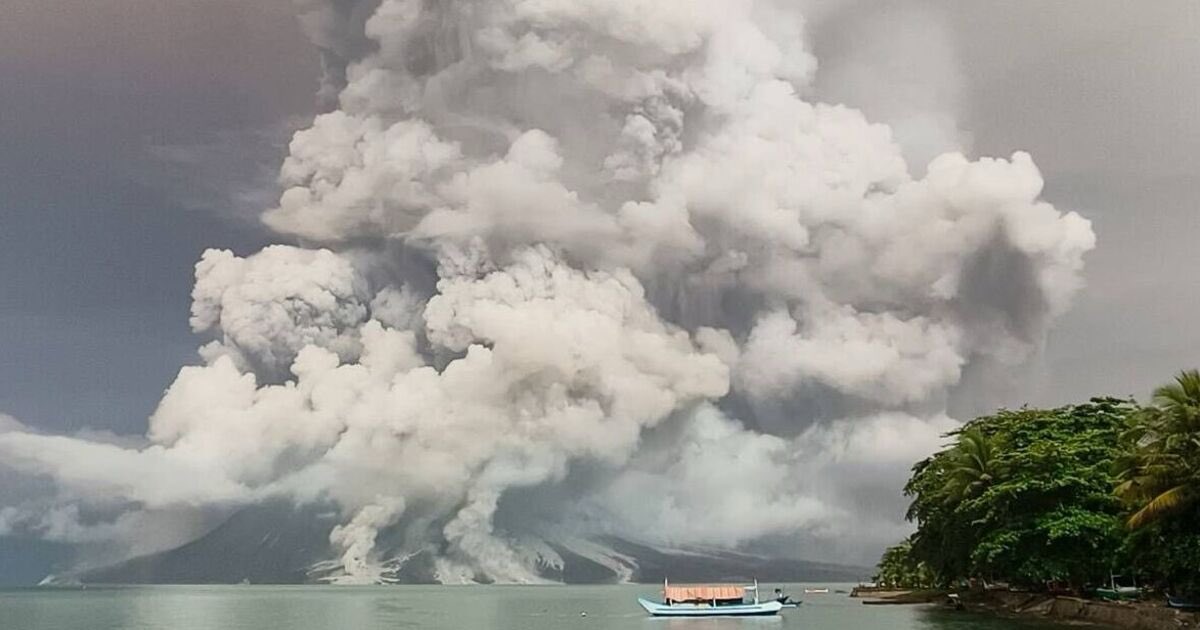 Tironianae 🍊 🍊 Z. - Ultra Verbum Vincet, [May 1, 2024 at 1:23 PM]
Tsunami alert🚨 as volcano erupts with three-mile ash plume 
 World | News | Express.co.uk
express.co.uk/news/world/189…

t.me/realUniversalN…
 t.me/Tironianae/281…