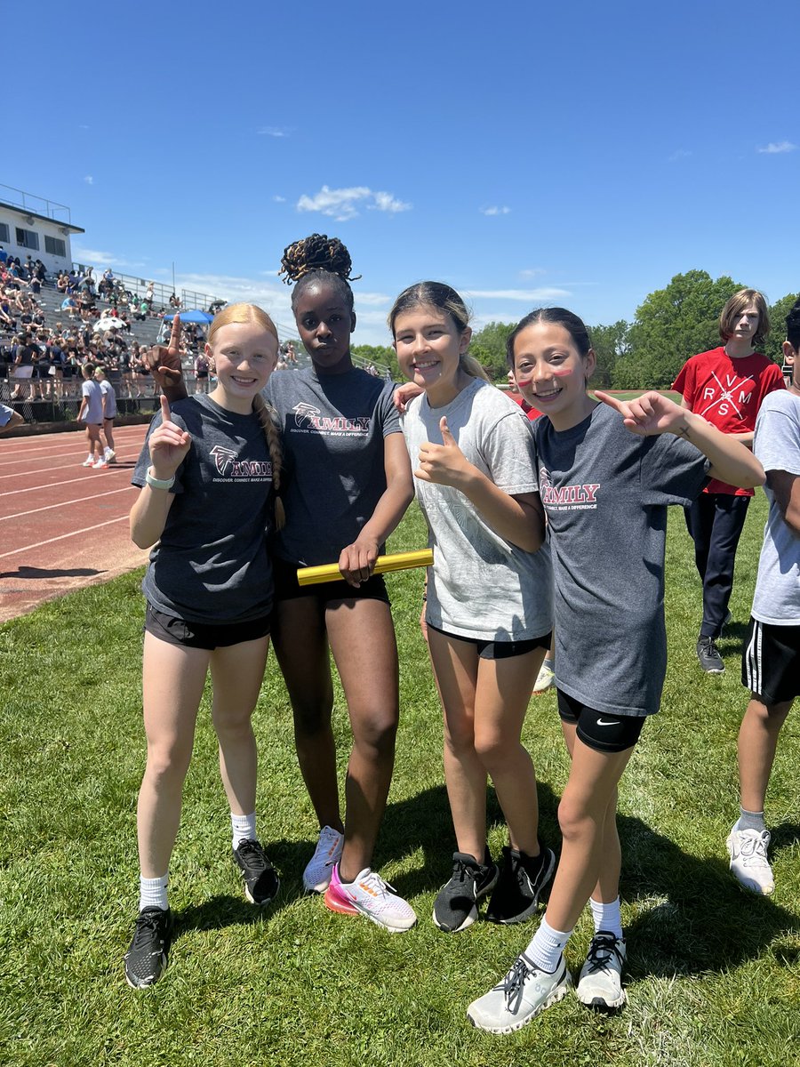 #RSMSrocks gals 4x200m relay WINs in 2:04.7! 
….and the boys 4x200m relay of Jack, TJ, Caden, Christian get 2nd but w/a NEW SCHOOL RECORD! 👑🎉#6thgrade