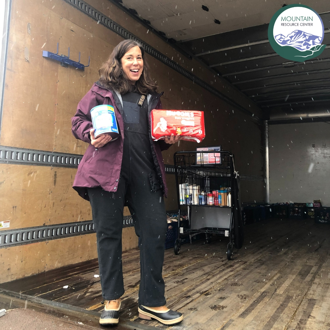 MtnResourceCtr's tweet photo. 🌟🌟 Community Heroes of the Week 🌟🌟

THANK YOU to Mountain Metro Association of Realtors, Rachel Mulvihill, and the amazing volunteers for filling the Exodus Moving truck with 1,047 pounds of food &amp; supplies. Plus, they raised $475 in cash donations! 🎉 https://t.co/MnomNi4YiY