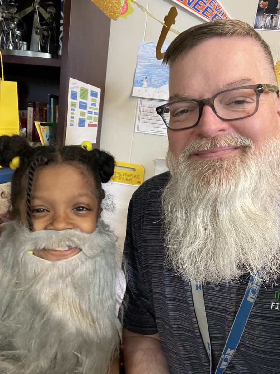 Quite possibly the best principal day ever!  #westisbest <a href="/MrMinsley/">Josh Minsley</a> <a href="/ZionDistrict6/">Zion District 6</a>