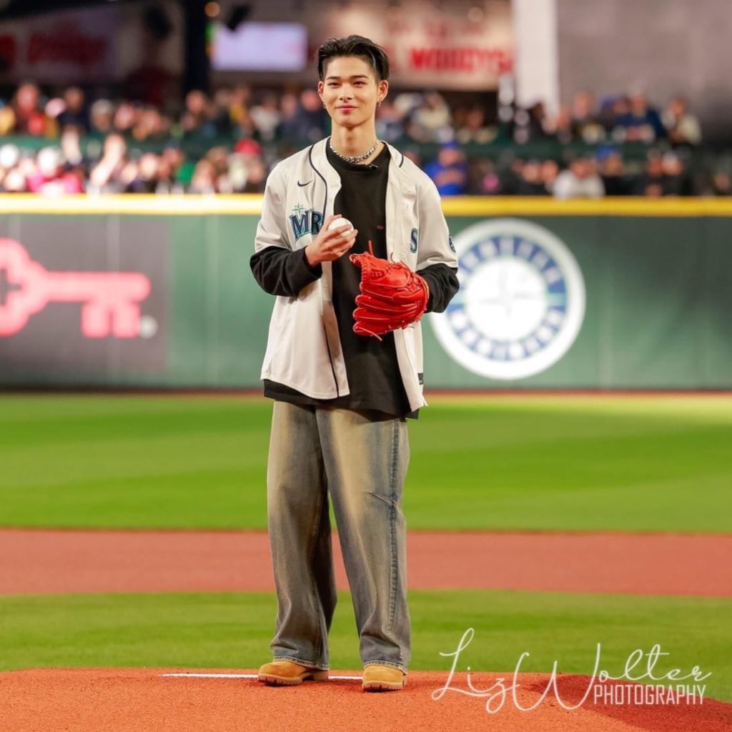 NI-KI dreamt of going back to Tokyo Dome as an artist himself and he did it, he wanted to throw his first ceremonial pitch and he also did it! may it be on stage or even on the field, he is out there exploring the world and fulfilling his childhood dreams one by one. little Riki…