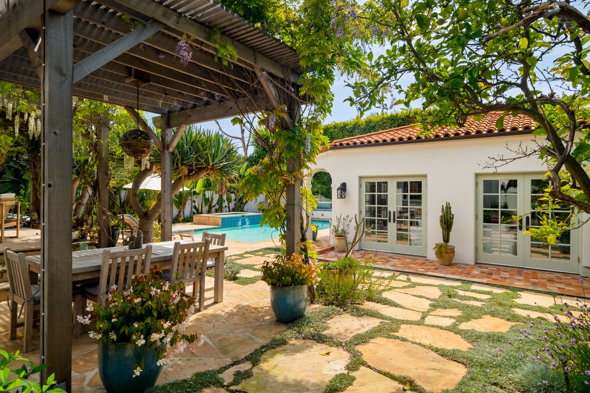 A Spanish Oasis 🌴 Pristinely updated and styled to maintain its original character, this dreamy Spanish abode stuns with arched entryways, beamed ceilings, and gorgeous stained-glass windows. [Listing: @JulietteHohnen | tinyurl.com/510-18th-Street] #EllimanCalifornia #SantaMonica