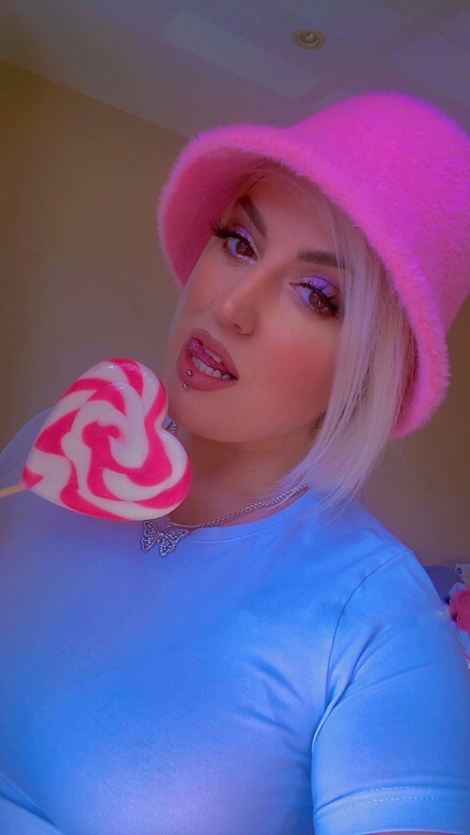 The song goes
 “Li Li Li Li Lick it like a lollipop” 
🍭 🍭🍭🍭🍭🍭🍭🍭🍭🍭🍭

#findom #findomaddicted #findomgodess #dom #payday #paypiggies #paypigswelcomed #send #dommie