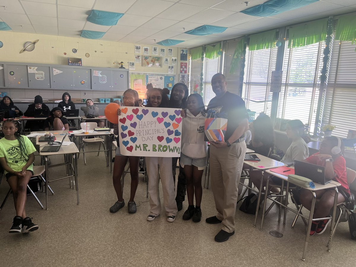 Happy Principals Day to the best around! Thank you for being you, Mr. Brown! And thank you to Ms. J Clarke’s class for the sweet surprise! <a href="/brownmrms/">William Brown</a> <a href="/RuddenJamie/">Mrs. Rudden</a> <a href="/MRMSlions/">Middle River Middle</a>