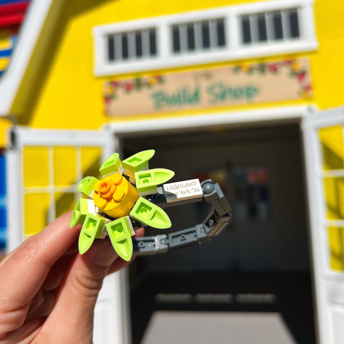 New for 2024 💐 The Build Shop! ⬇️ Purchase pieces from our florist Model Citizen to build and take home your own flower bracelet. 🌼 This experience is exclusive to LEGOLAND New York Resort, so don't miss out!