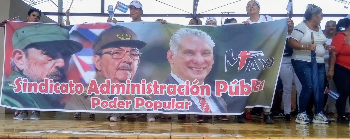 Desde #Niquero #Granma festejando el día internacional de los trabajadores, en esta ocasión ni la madre naturaleza con su lluvia pudo detenernos en nuestras casas,hoy el día es nuestro y las calles de los revolucionarios #PorCubaJuntosCremos #GranmaVencerá #YosigoAMiPresidente.