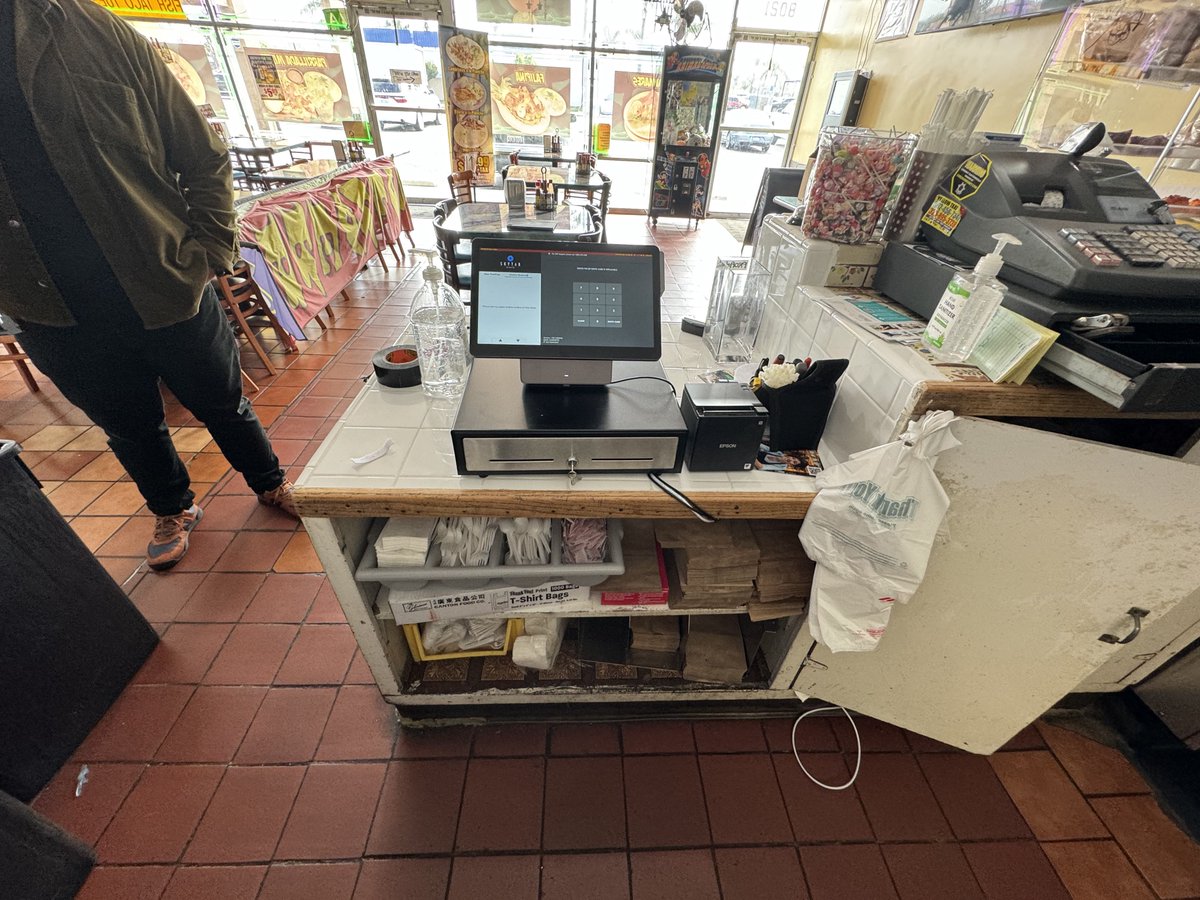 Whittier, CA own Mariscos Sol Y Mar choose @SkyTabPOS as their new system and had @Shift4 tech Hugo out to install it.