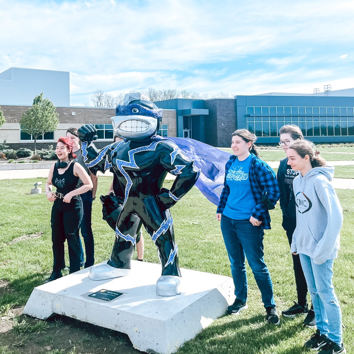 This morning, Liberty High students unveiled their 'Thunder Hawk' Herky during the reveal of 100 new Herky on Parade statues across our community. 'Thunder Hawk' was the only one of the statues designed and built entirely by students. ⚡