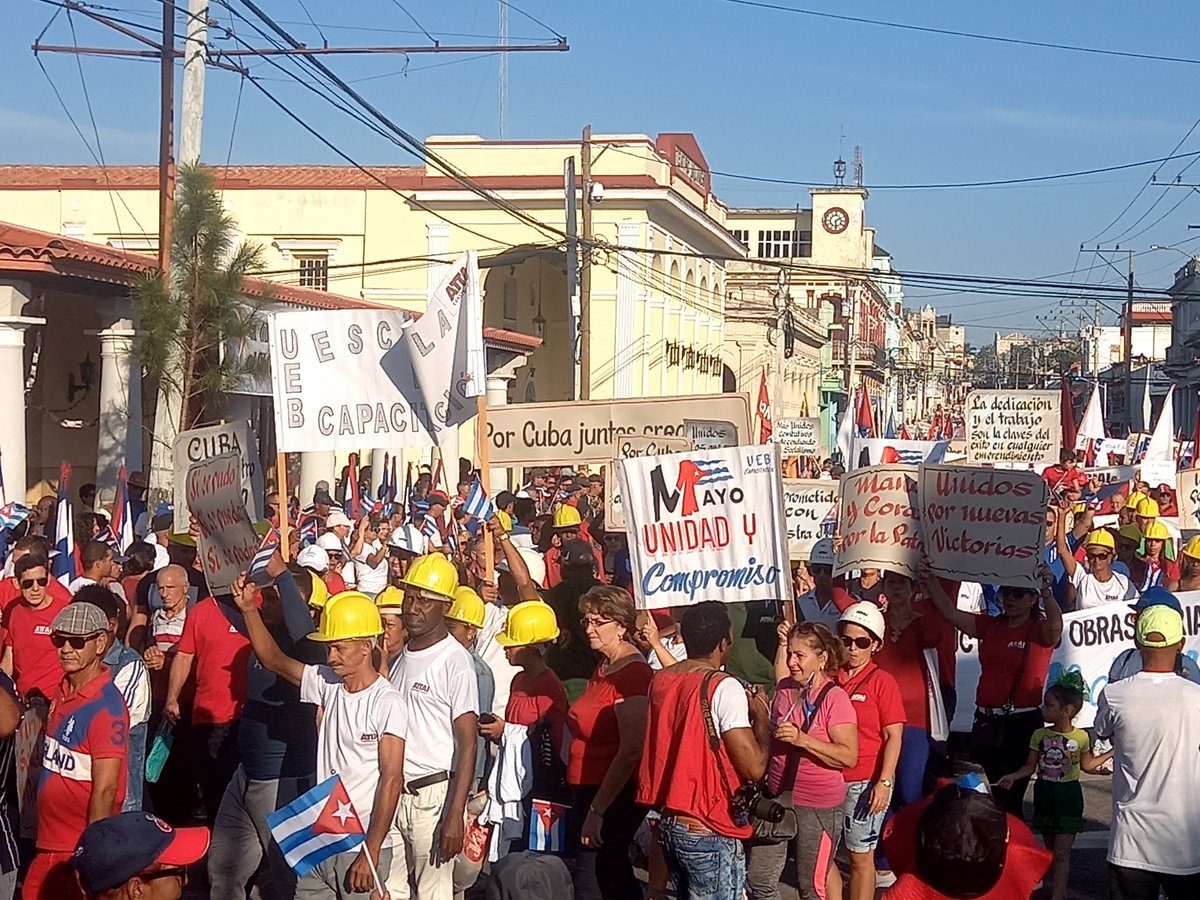 Revolución es construir. Viva el #1Mayo #Cuba #PinardelRío