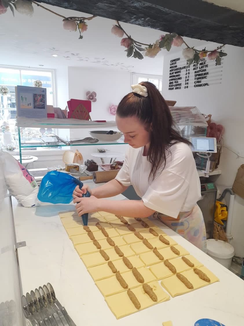 Flashback to Aimee’s #workexperience with the very lovely #saraspetitcuisinebakes Topsham  Thankyou for looking after her!!