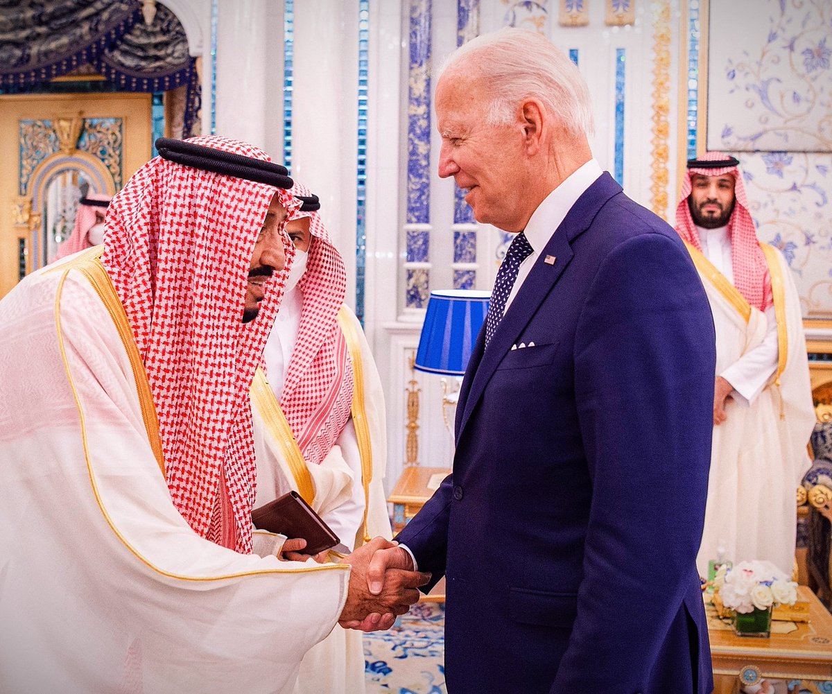 BREAKING:

🇸🇦🇺🇲 The Saudi prince will again kiss the hand of the United States

The US will send massive amounts of advanced weapons to Saudi Arabia in exchange for Israel's protection and new military bases, reports Bloomberg.  

Bloomberg writes that The US and Saudi Arabia are