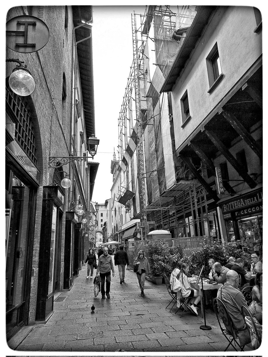 Bologna 📷

#myphoto #blackandwhitephotography #monochromephotography #bandw #mono #monochrome #bw