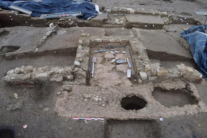 Excavation of the Robine necropolis, which was discovered in southern France in 2017, has uncovered more than 1,400 graves dating from the 1st century B.C. to the end of the 3rd century A.D.

archaeology.org/news/12357-240…