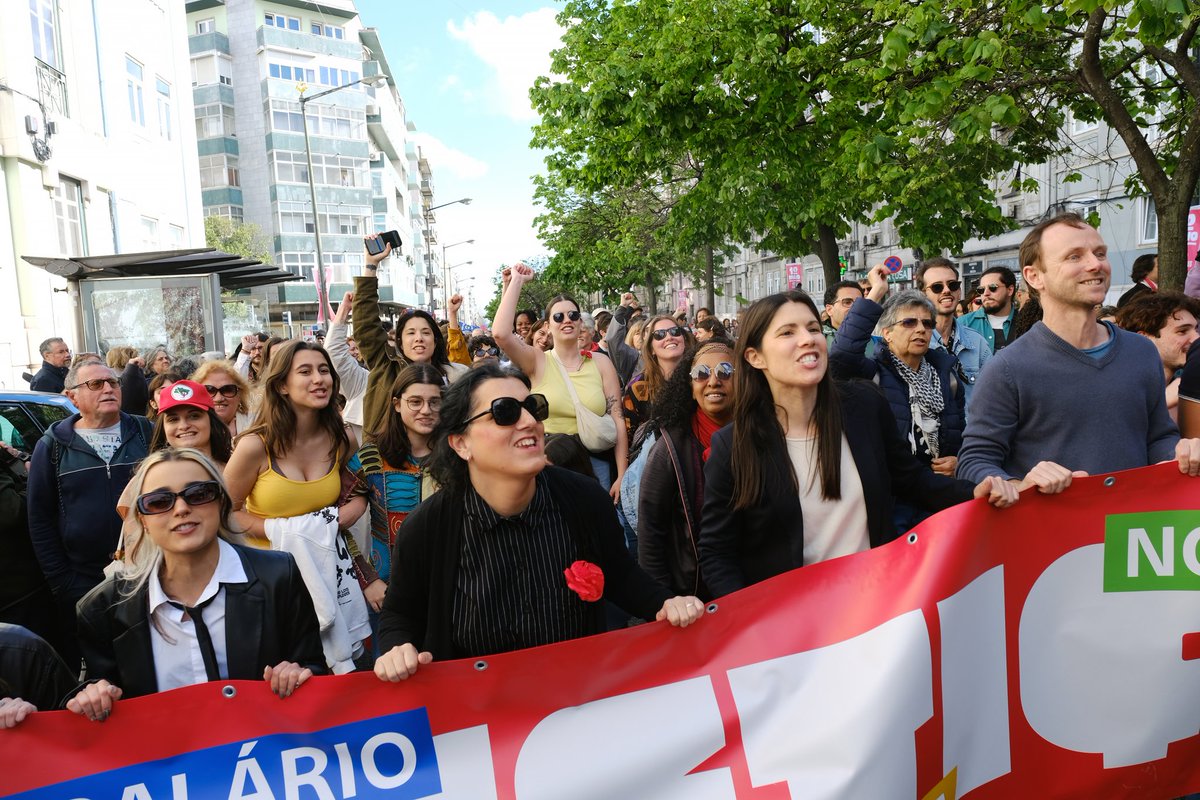Milhares de pessoas juntaram-se à manifestação do dia do trabalhador em Lisboa. Mais salário, mais tempo de descanso e a luta contra as desigualdades sociais foi o mote desta jornada a que não faltou a solidariedade com a Palestina ou a luta dos imigrantes.
