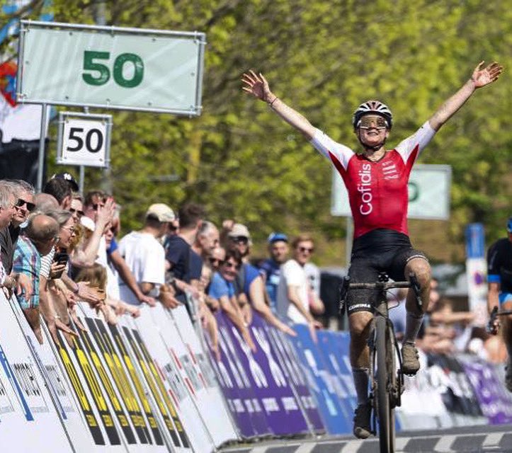 Championne de Belgique Gravel 2024 🇧🇪
Merci @sporza_koers @vrtnws de mentionner le résultat des hommes mais pas celui des femmes…