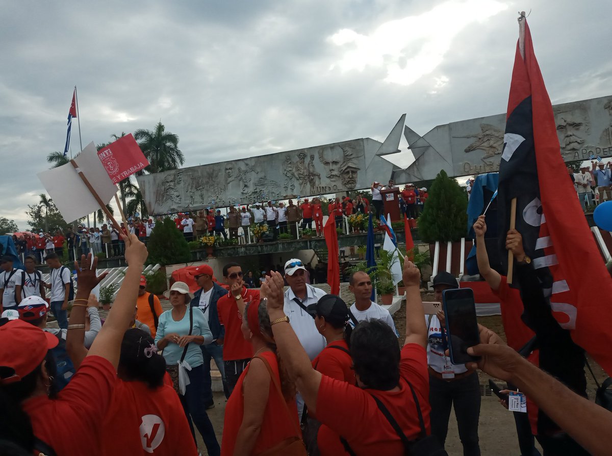 Este 1ro de Mayo en la Plaza Mayor General Calixto García en Holguín, se demostró una vez más la unidad y firmeza de un pueblo trabajador que ama, apoya y defiende las conquistas de la Revolución 🇨🇺💯 #SomosCuba #CubaViveYTrabaja #HolguínSi #VivaLaClaseObrera