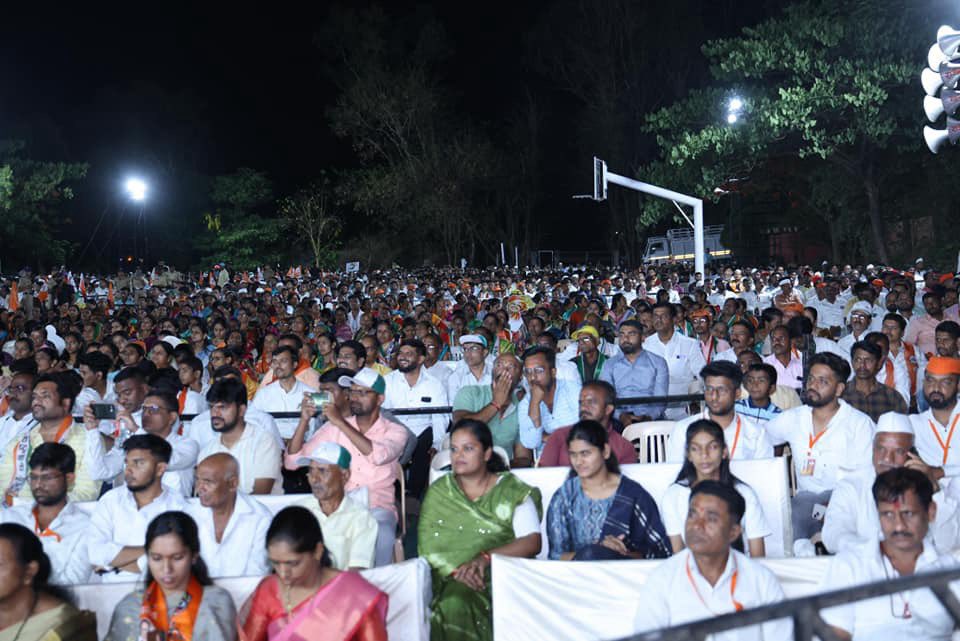 पुणे जिल्ह्यातील बारामती लोकसभा मतदारसंघातील भोर येथे महायुतीच्या उमेदवार सौ.सुनेत्रा पवार यांच्या प्रचारासाठी विराट जनसभा आयोजित करण्यात आली होती. या सभेत भोरमधील नागरिकांना सर्वांगीण विकासासाठी महायुतीला मतदान करण्याचे आवाहन केले. यावेळी विधान परिषदेच्या उपसभापती डॉ.नीलम…