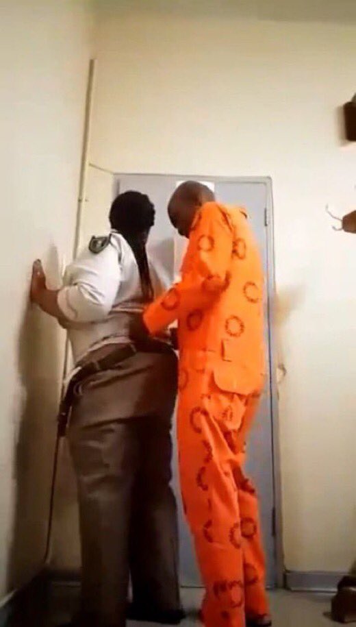 This female prison guard and a prisoner were caught in the act😭

Check Thread 👇