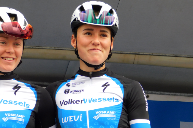 | Knijnenburg ouvre |
Cyclis Bike Lease Classic. Anne Knijnenburg (VolkerWessels) gagne à Hamme devant Federica Venturelli.
road18.net/news-05121.html
#Knijnenburg #VolkerWessels #CyclisBikeLeaseClassic #Hamme #CyclismeFeminin #Cycling #WomenCycling