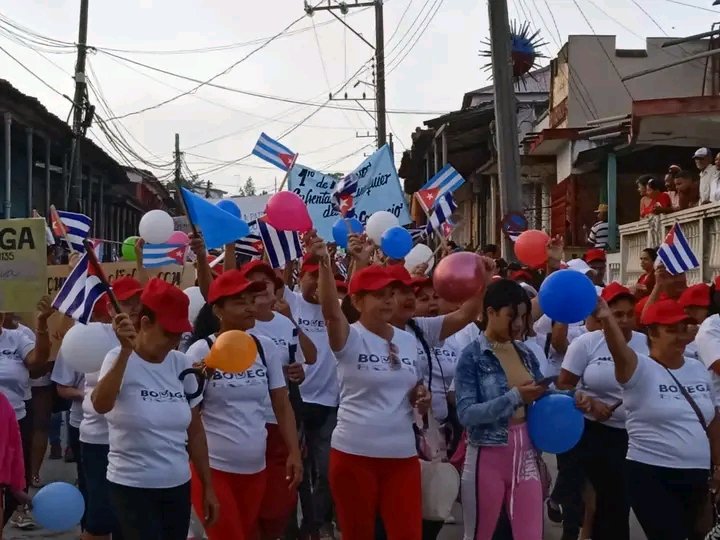 Este es mi pueblo, está es mi gente. Desfile en #Manicaragua #Por