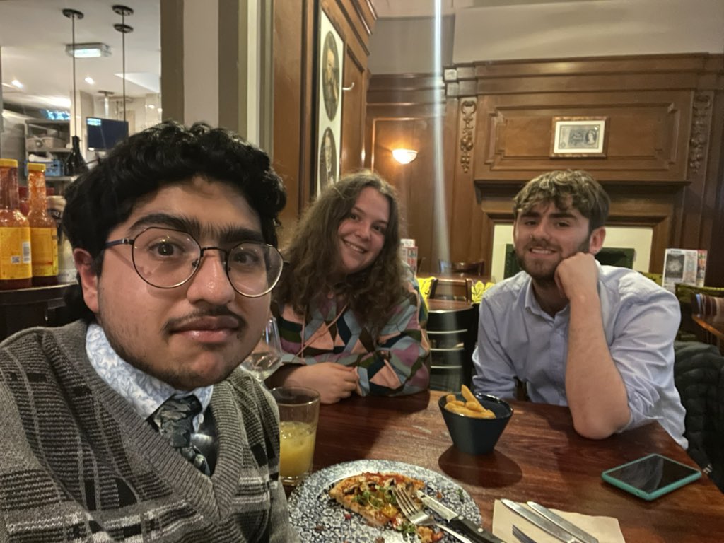 getting to see your mates for an hour in spoons while you’re up for a work trip is acc sick …until you’re shattered by the end of it and you end up looking like a Tory in the group pics // @lilysoaper @Comqton