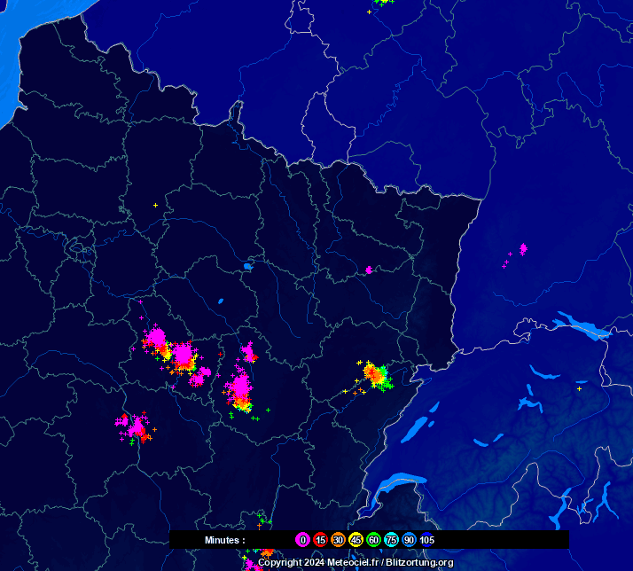 ⚡ L'activité orageuse s'intensifie en #Bourgogne avec des #orages parfois forts et producteurs de chutes de #grêle entre l'#Yonne et la #CôtedOr. Ils remonteront vers l'#ÎleDeFrance dans la soirée. Prudence ! (carte @meteociel)