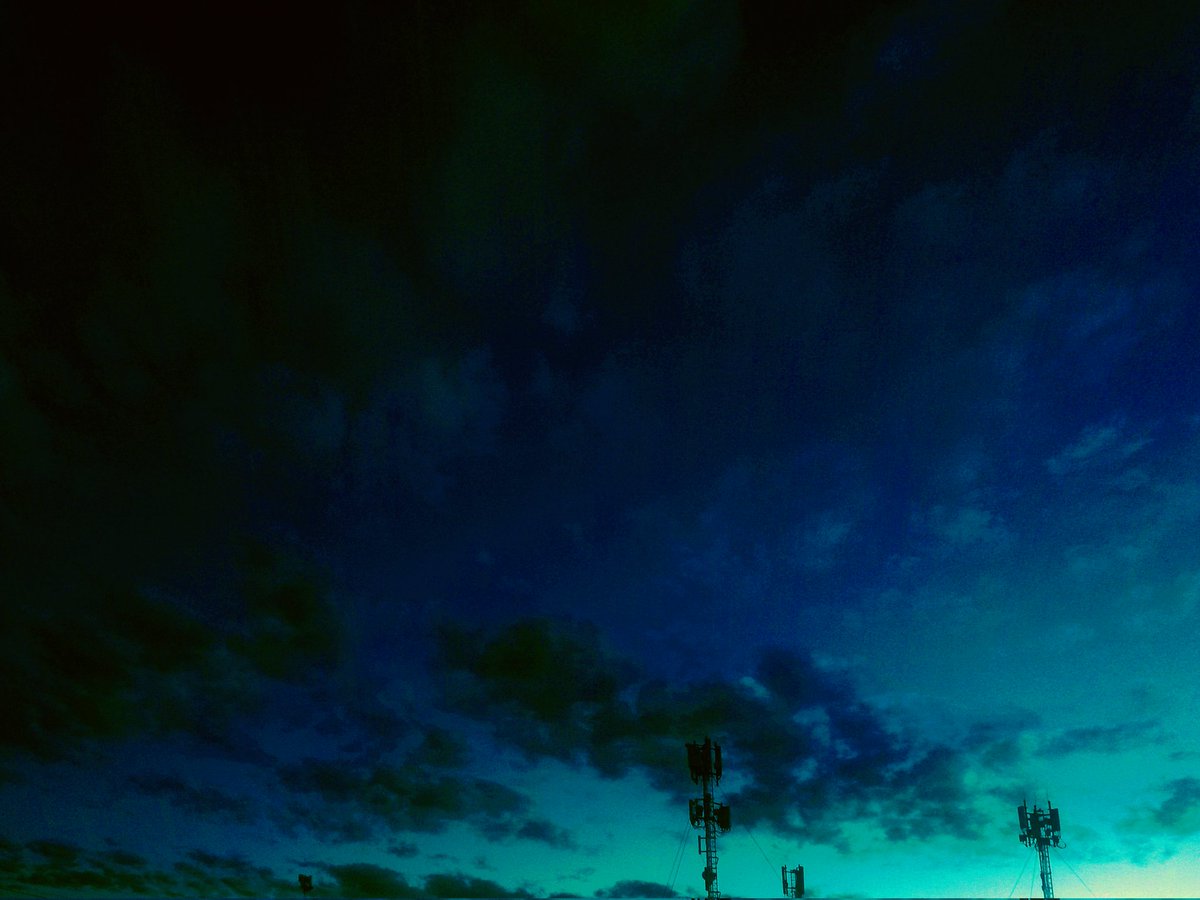 #небо #sky #облака #clouds #вечер #evening  #мобильнаяфотография #mobilephotography #мобильноефото #mobilephoto #фотография #photography #фото #photo