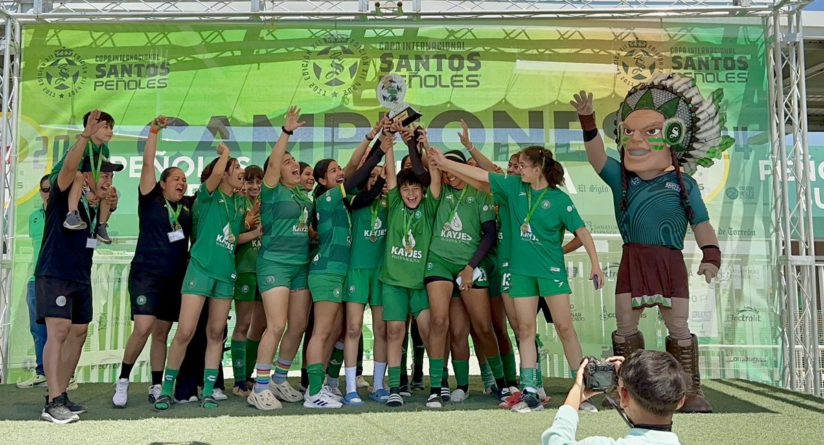 🏆 | Nuestra categoría Femenil se consagró como la campeona de #LaMejorCopaDeMéxico después de vencer a nuestro similar de Irritilas FC en la gran final. 

⚪️🟢 | #NacimosParaSuperarloTodo #ElFuturoEsAletico  #LaguneroPrimero