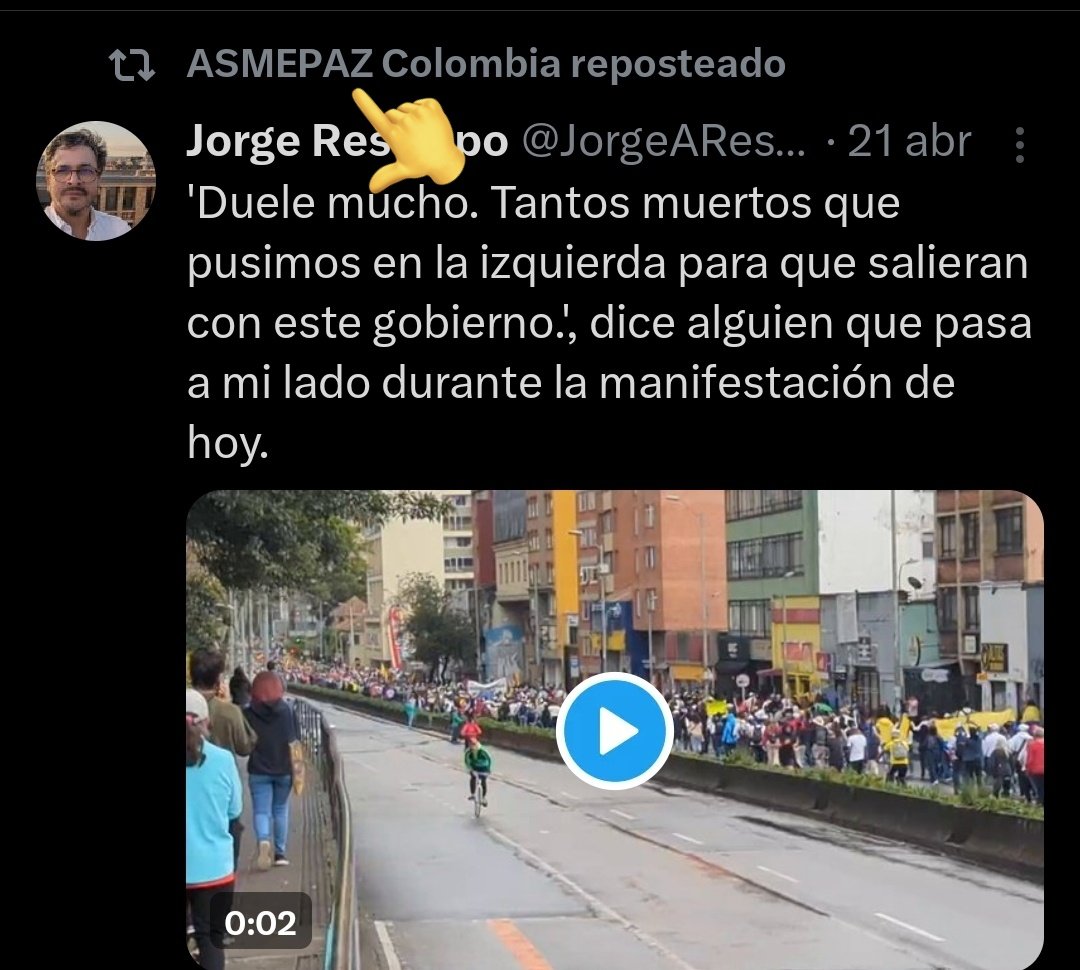 Les presento el sindicalismo vergonzante y fachito de los muy mediocres 'servidores' de la Memoria: @asmepaz mejor conocidos como los de 'AZMEREÍR'. Aquí apoyando las marchas pero no de los trabajadores, sino las marchas del ignorantado de Derecha.